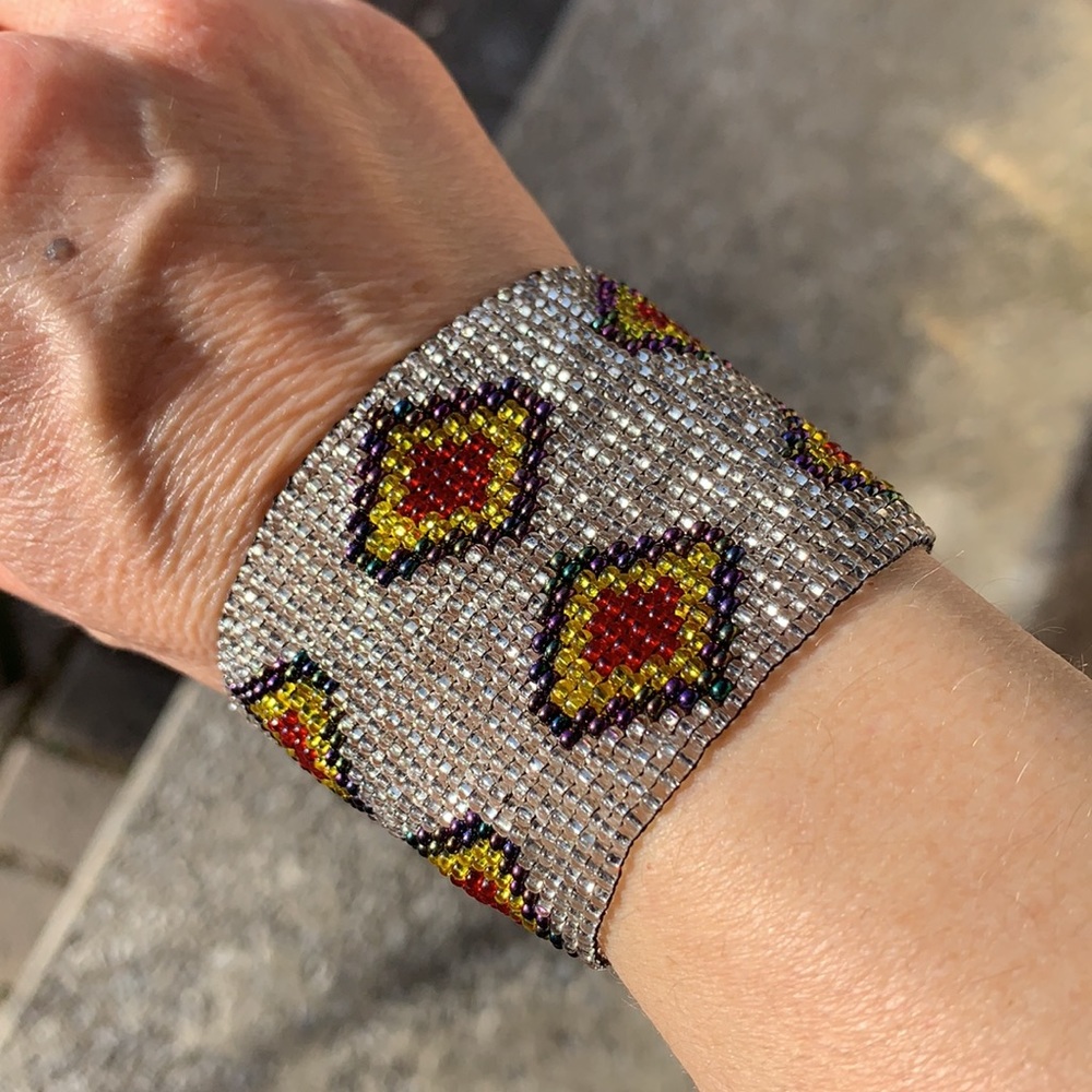 🌷3 for$25🌷Unbranded, US OS, Silver Red Yellow Purple Bead Cuff Bracelet, NWOT